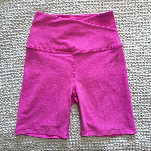 Beyond Yoga Women's Spacedye At Your Leisure High Waisted 7" Biker Short Pink XS - Picture 1 of 6